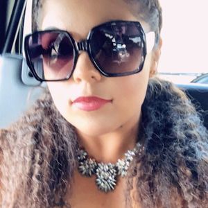 Meet your Posher, Janelle